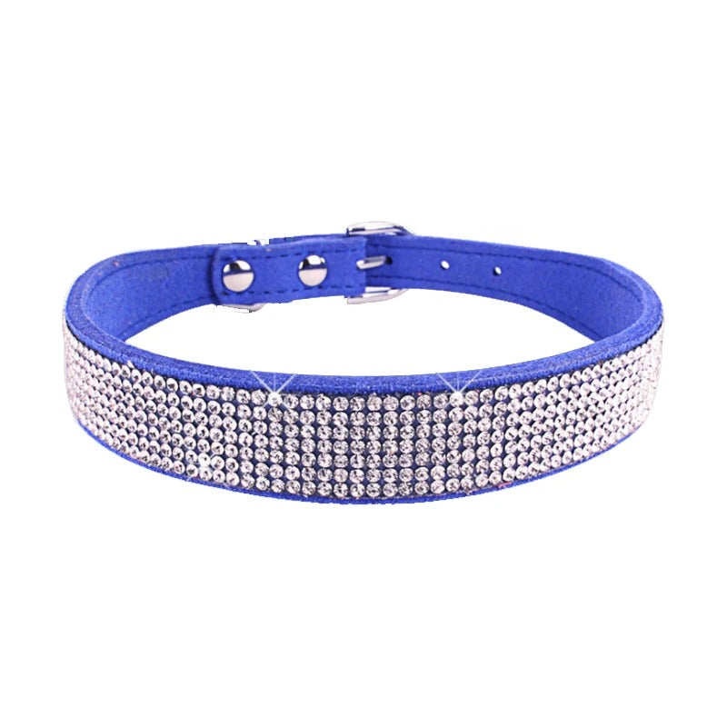 Shimmering Cuff Necklace with Sequins for a Glamorous Look