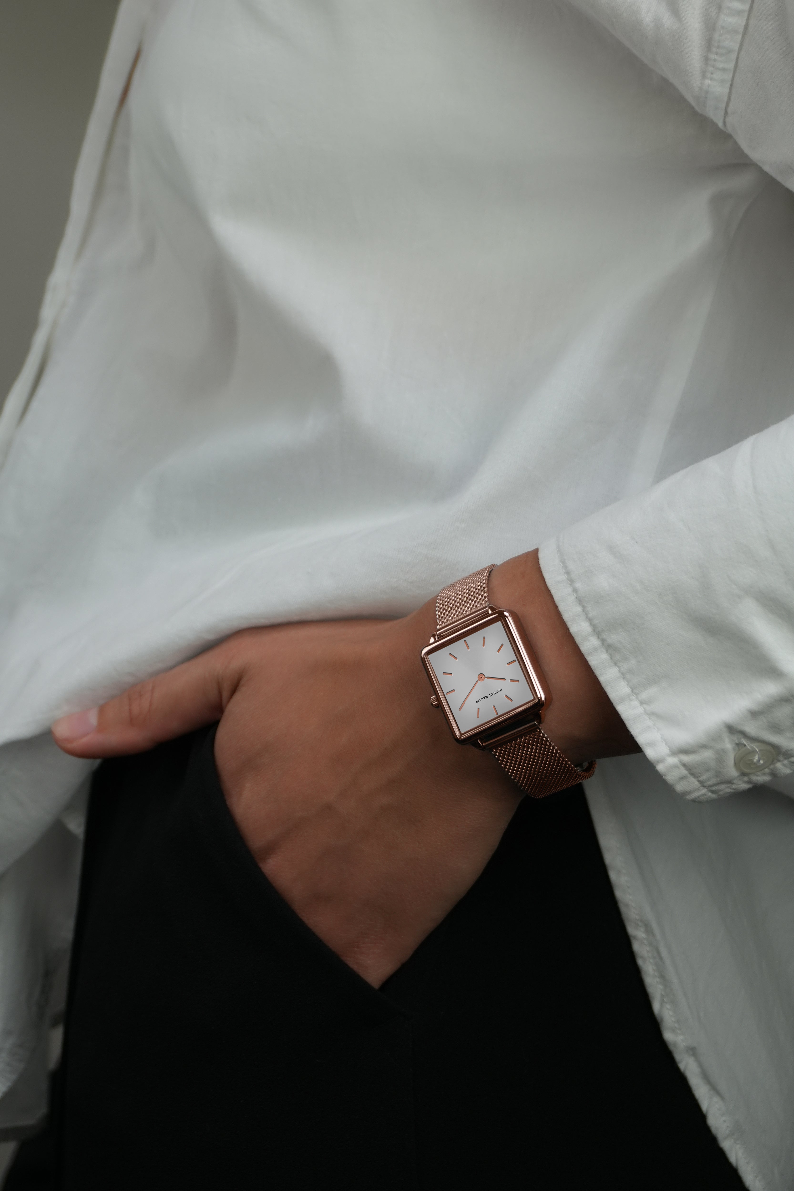 Elegant Rose Gold Square Watch with Mesh Band for a Chic Look