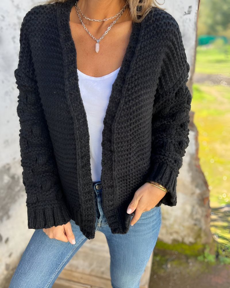 Classic Knit Cardigan - Timeless Style & Cozy Comfort