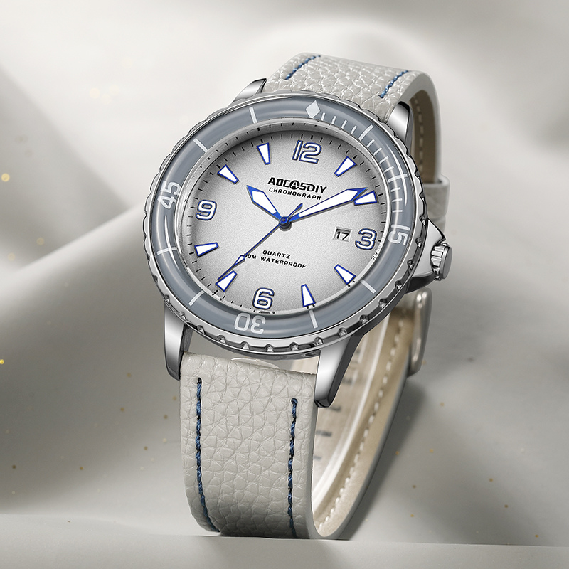 Elegant Casual Watch with Sophisticated Leather Strap