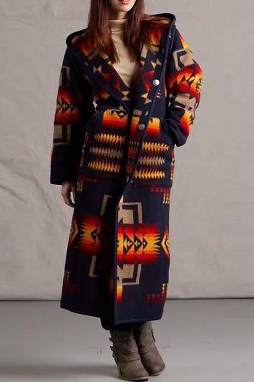 Long printed coat with pocket for a stylish and practical look