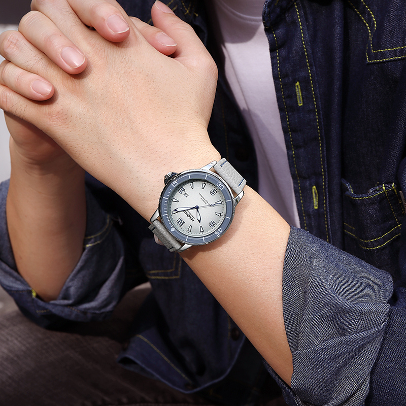 Elegant Casual Watch with Sophisticated Leather Strap