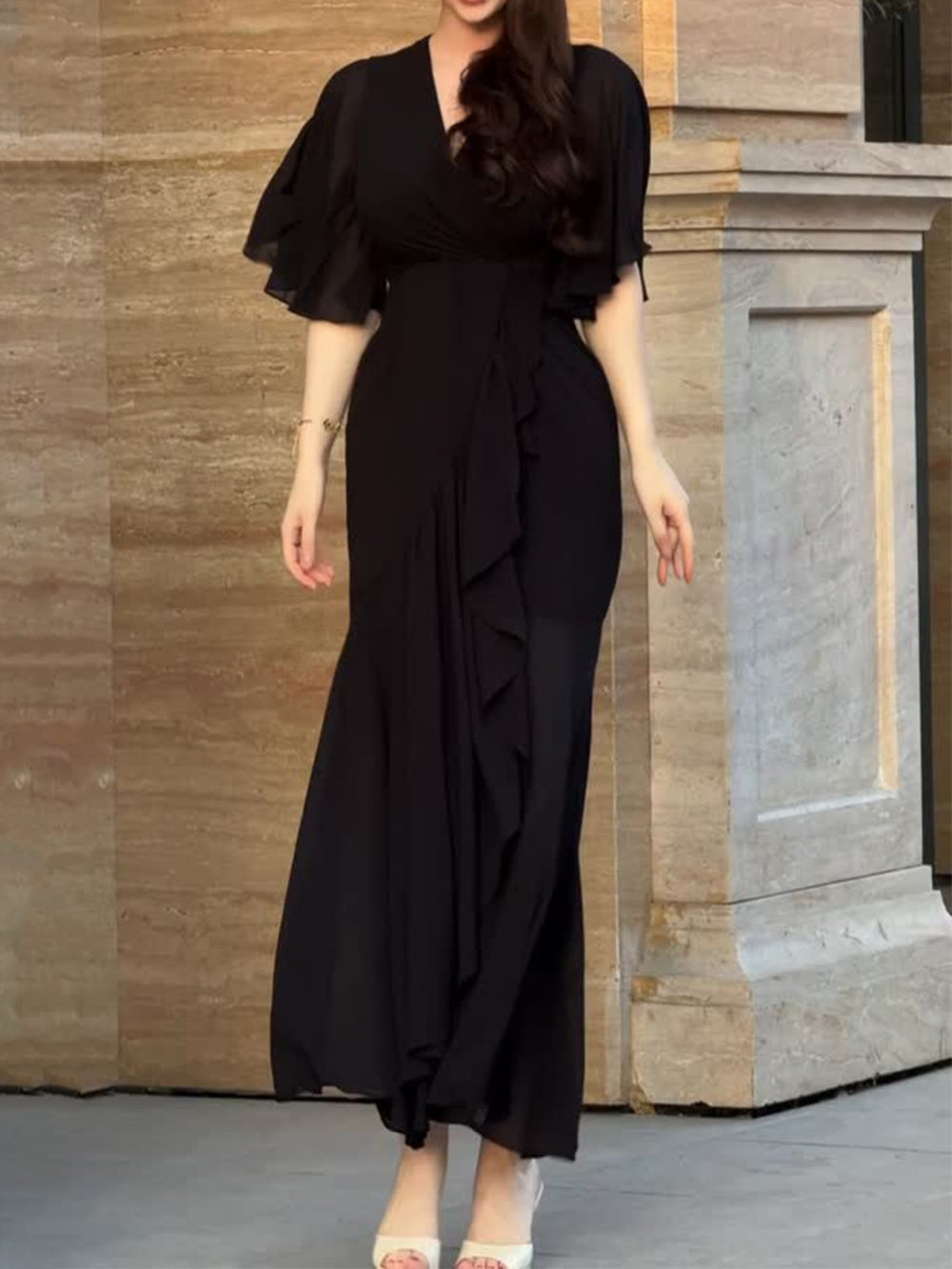 Retro Printed Dress with V-Neckline and Elegant Trumpet Sleeves