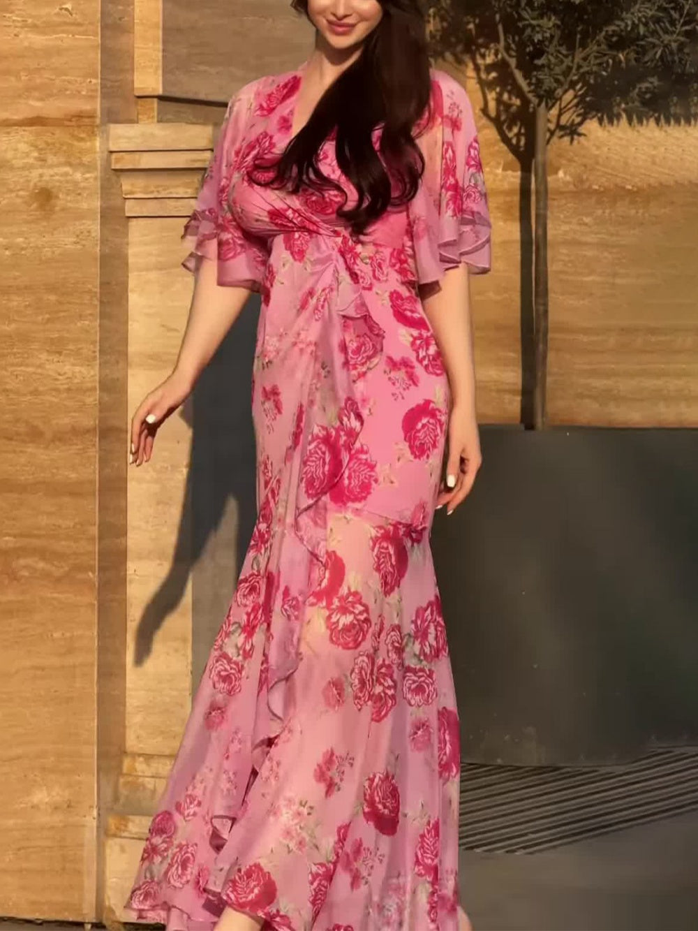 Retro Printed Dress with V-Neckline and Elegant Trumpet Sleeves