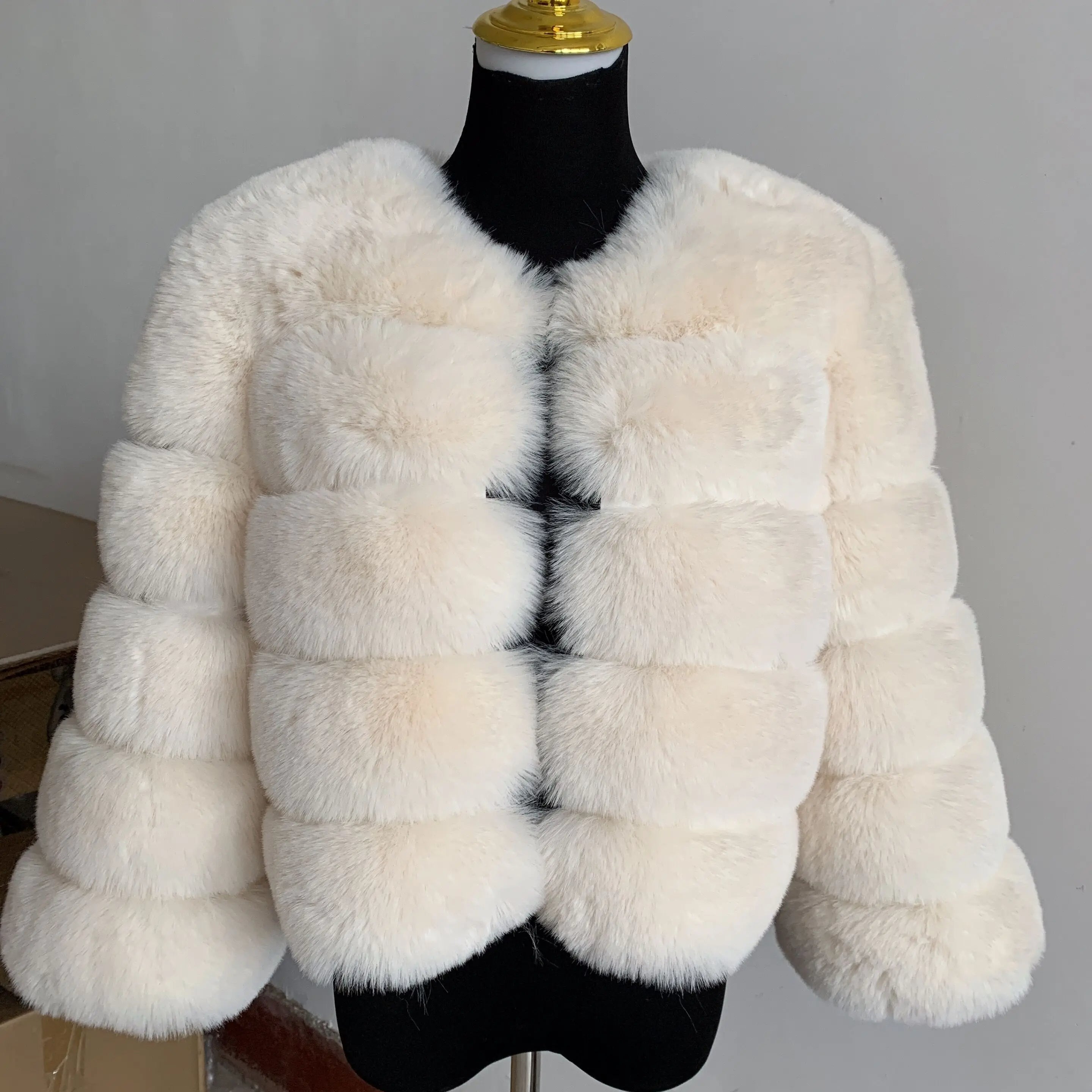Amélie Vogue Foxiness Winter Coat - Stylish and Warm for the Cold Days