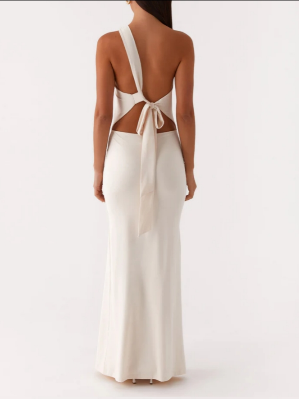 Asymmetric dress with metal loop and elegant tie on one shoulder