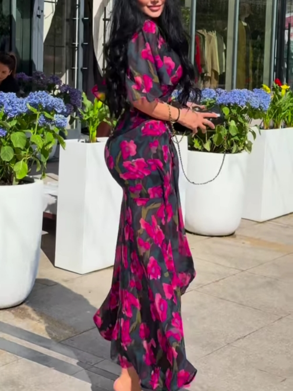 Retro Printed Dress with V-Neckline and Elegant Trumpet Sleeves
