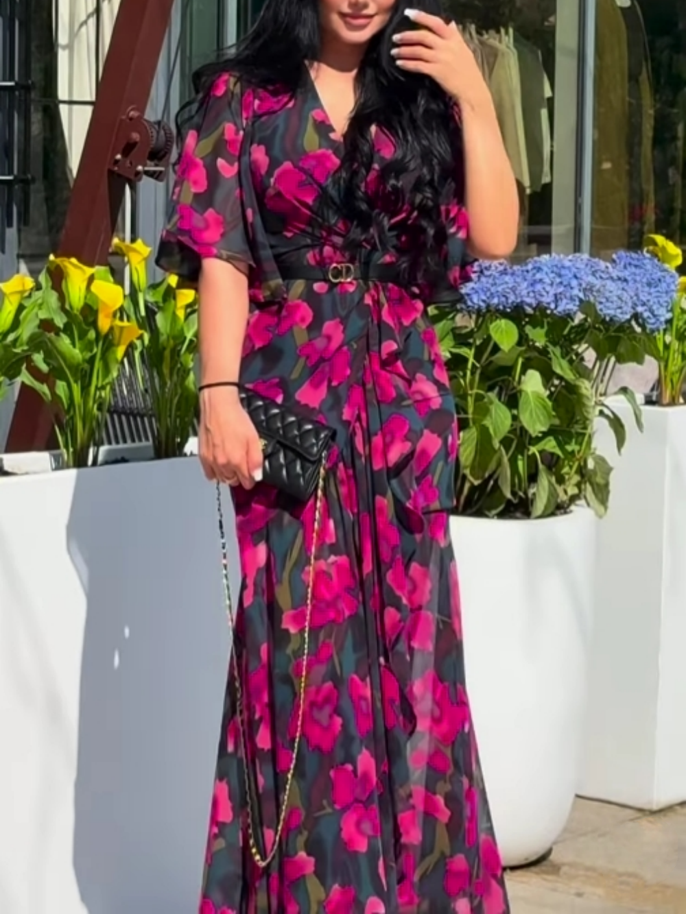 Retro Printed Dress with V-Neckline and Elegant Trumpet Sleeves