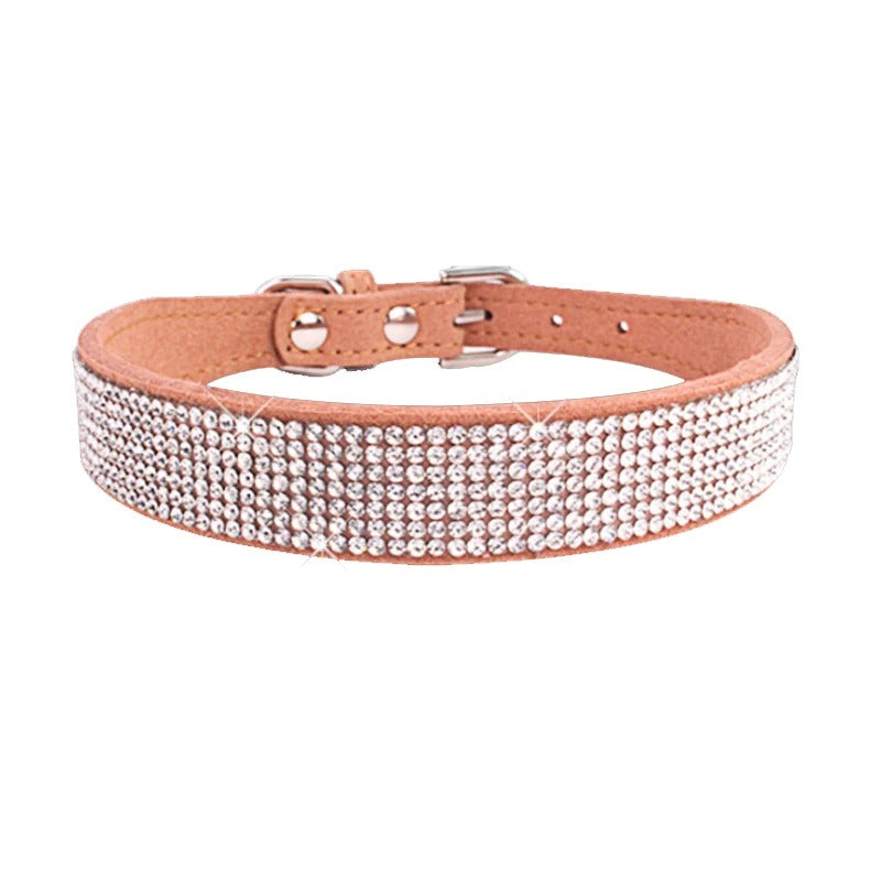 Shimmering Cuff Necklace with Sequins for a Glamorous Look