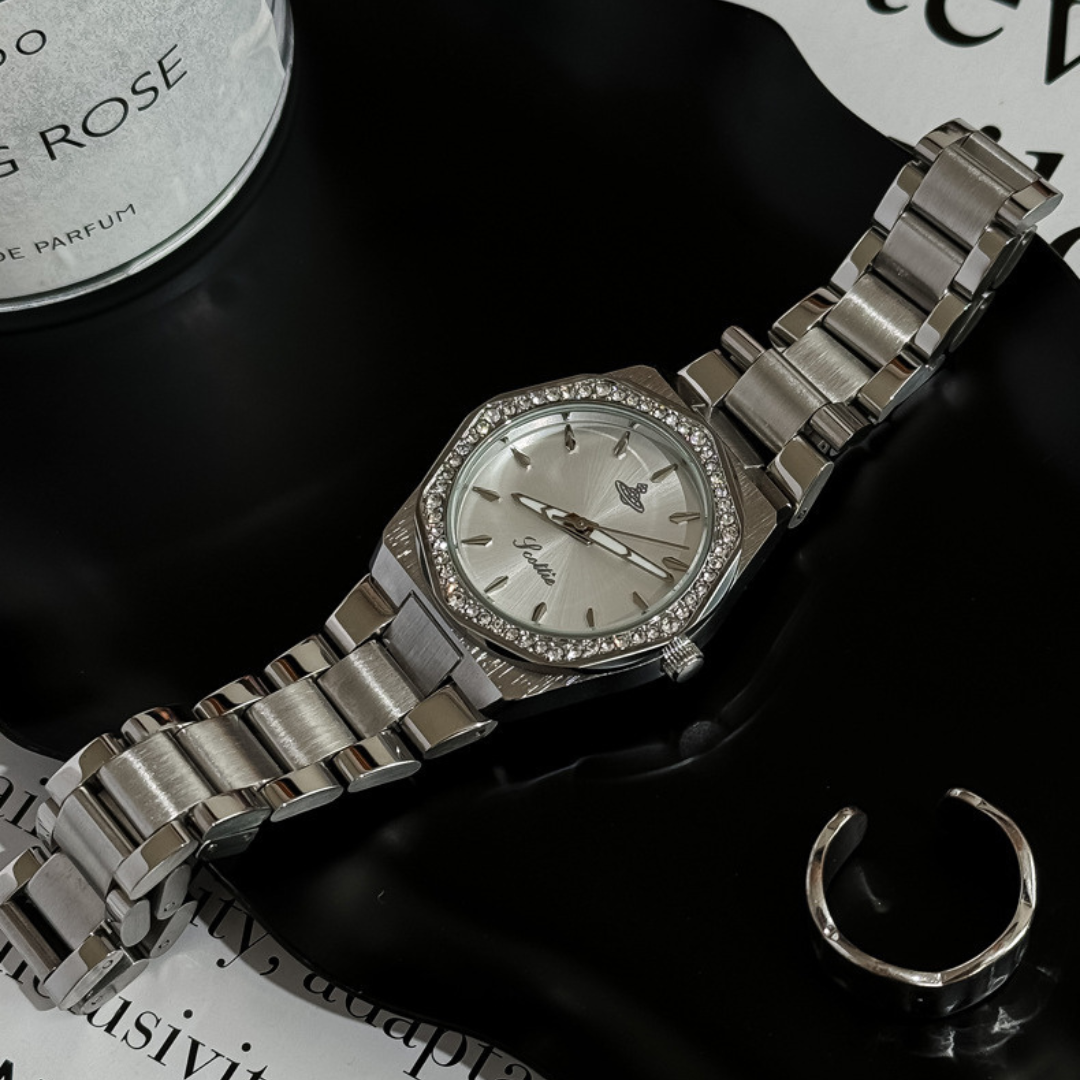 Watch in stainless steel with a hexagonal diamond design – Elegant and unique accessory