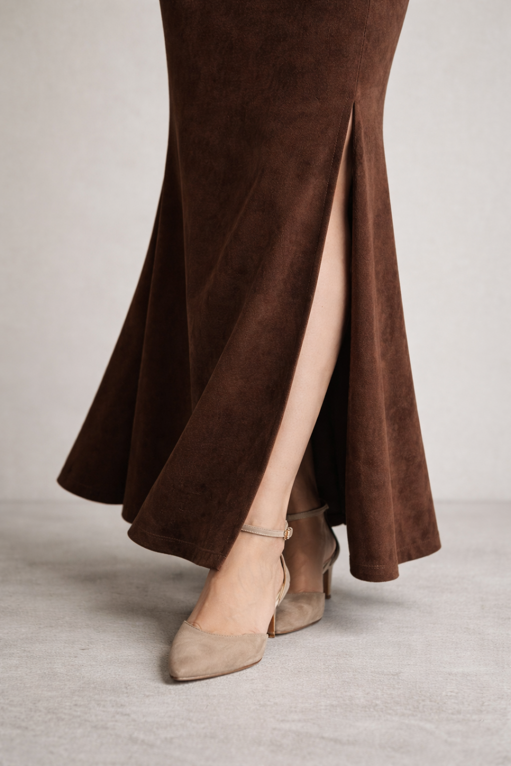 Retro long-sleeve maxi dress with semi-high collar and included belt