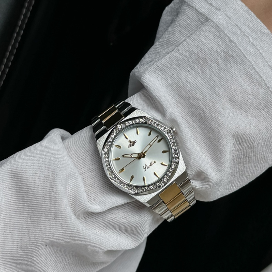 Watch in stainless steel with a hexagonal diamond design – Elegant and unique accessory