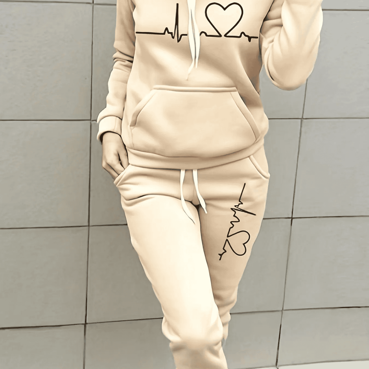 Comfortable Women's Tracksuit Set Isabella with Lovely Coordinated Heart Pattern