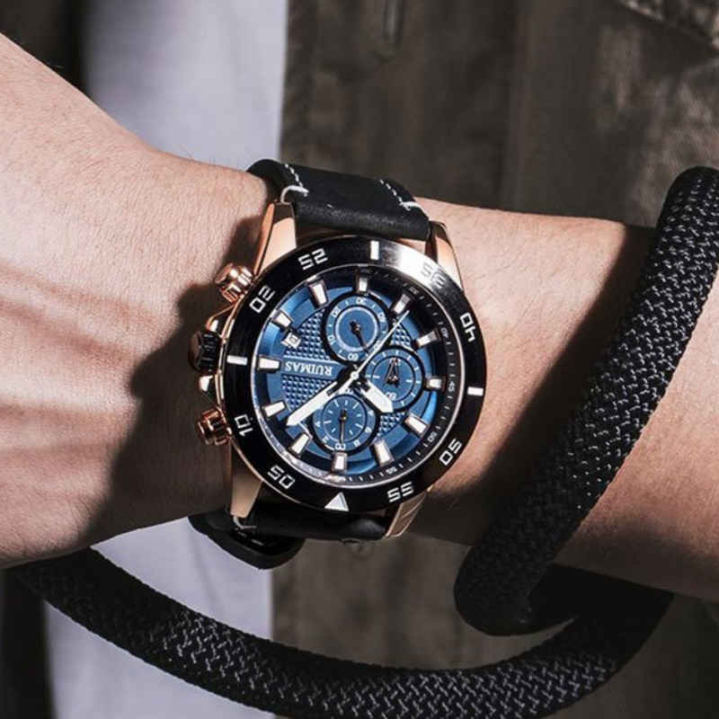 Elegant quartz chronograph watch with digital and analog display