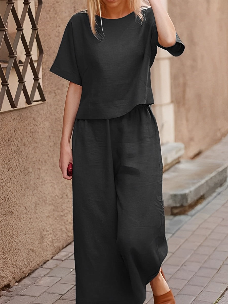 Two-piece casual set for an elegant and comfortable look