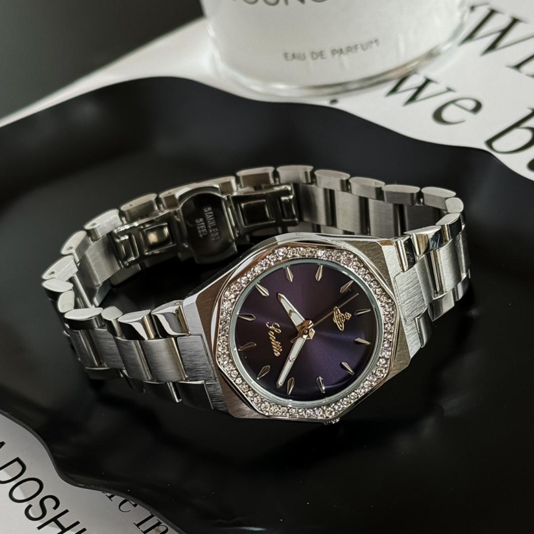 Watch in stainless steel with a hexagonal diamond design – Elegant and unique accessory