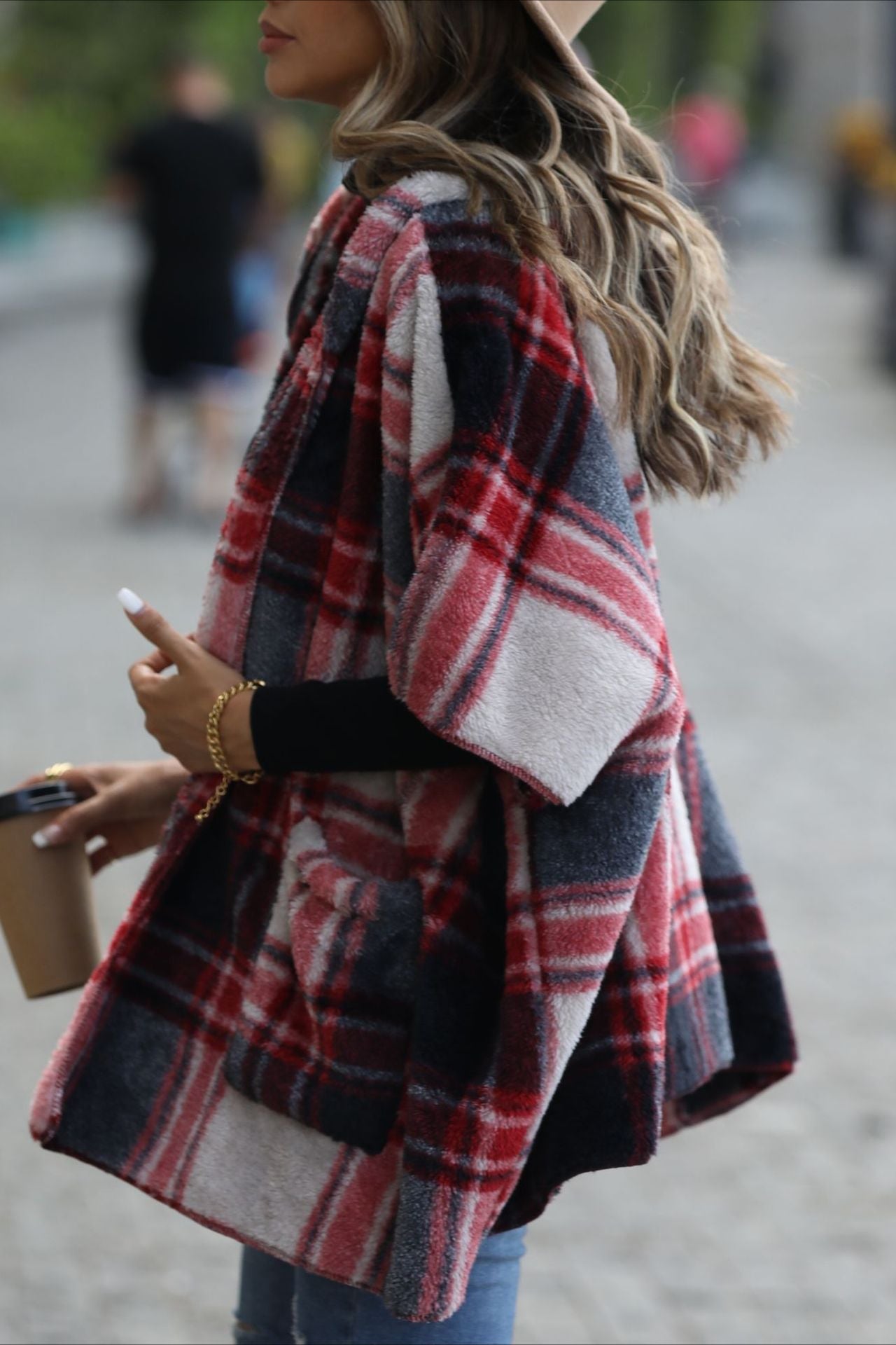 Fuzzy Plaid Hooded Short Sleeve Coat - Cozy and Stylish Layer for Any Occasion