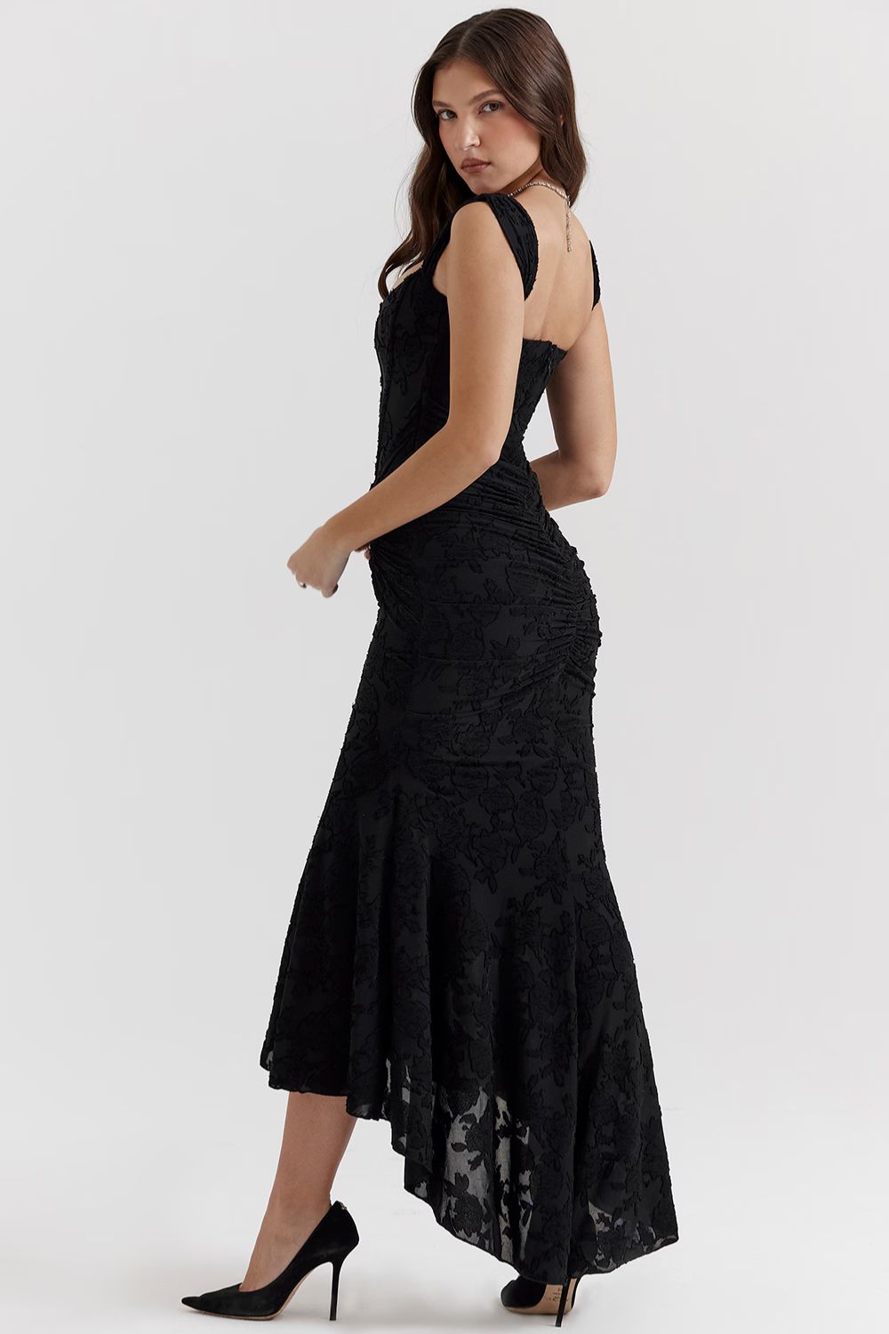 Amira Maxi Dress – Effortless Elegance in a Flowing Silhouette