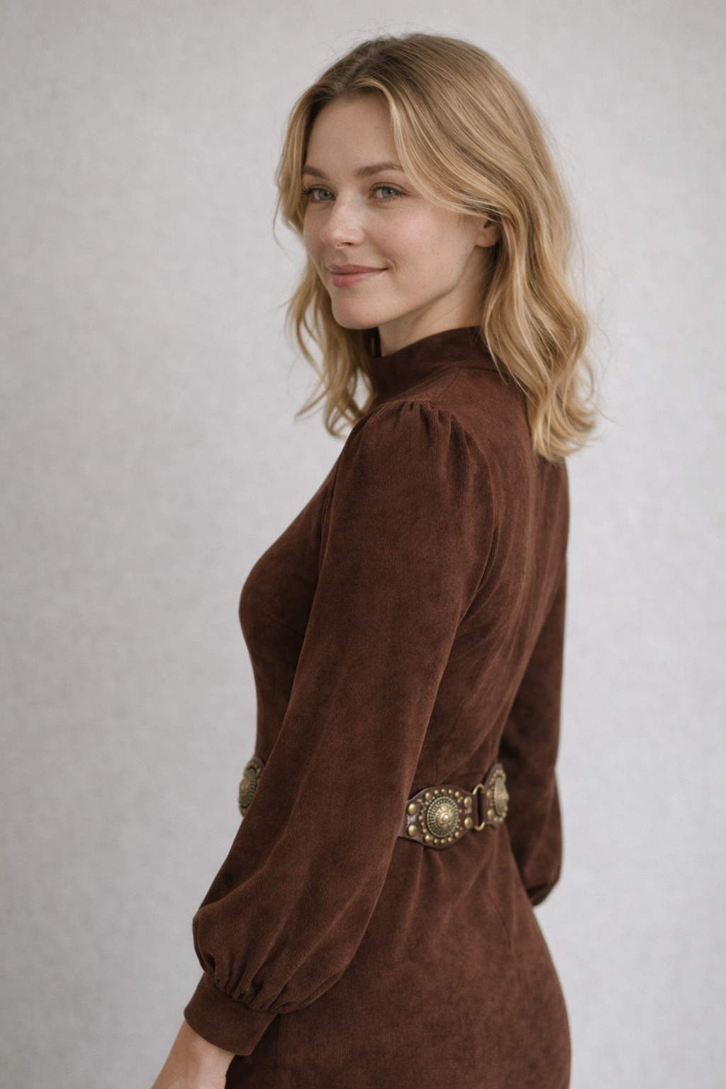 Retro long-sleeve maxi dress with semi-high collar and included belt