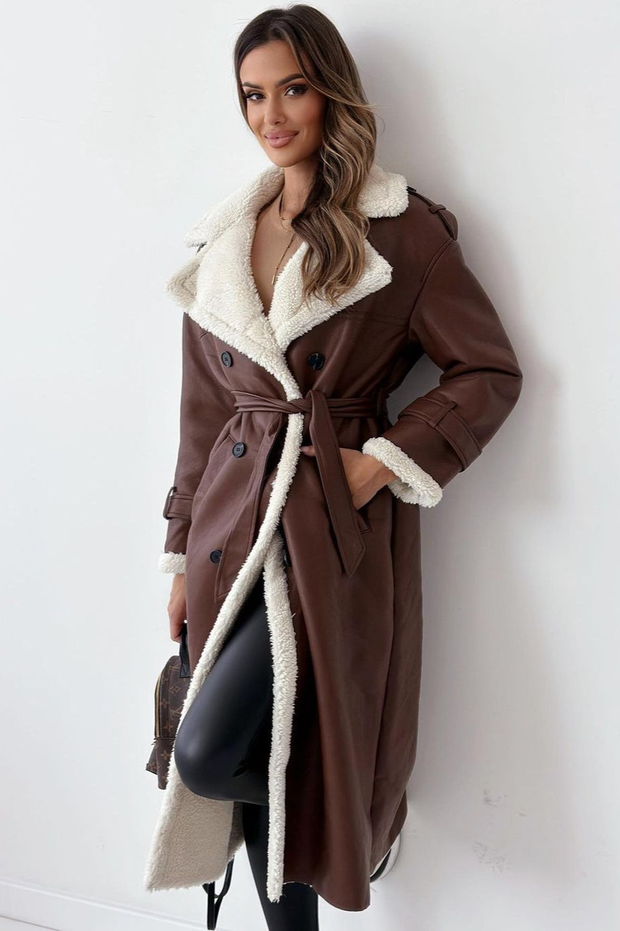 Reversible fleece jacket with stand-up collar for a versatile and warm style