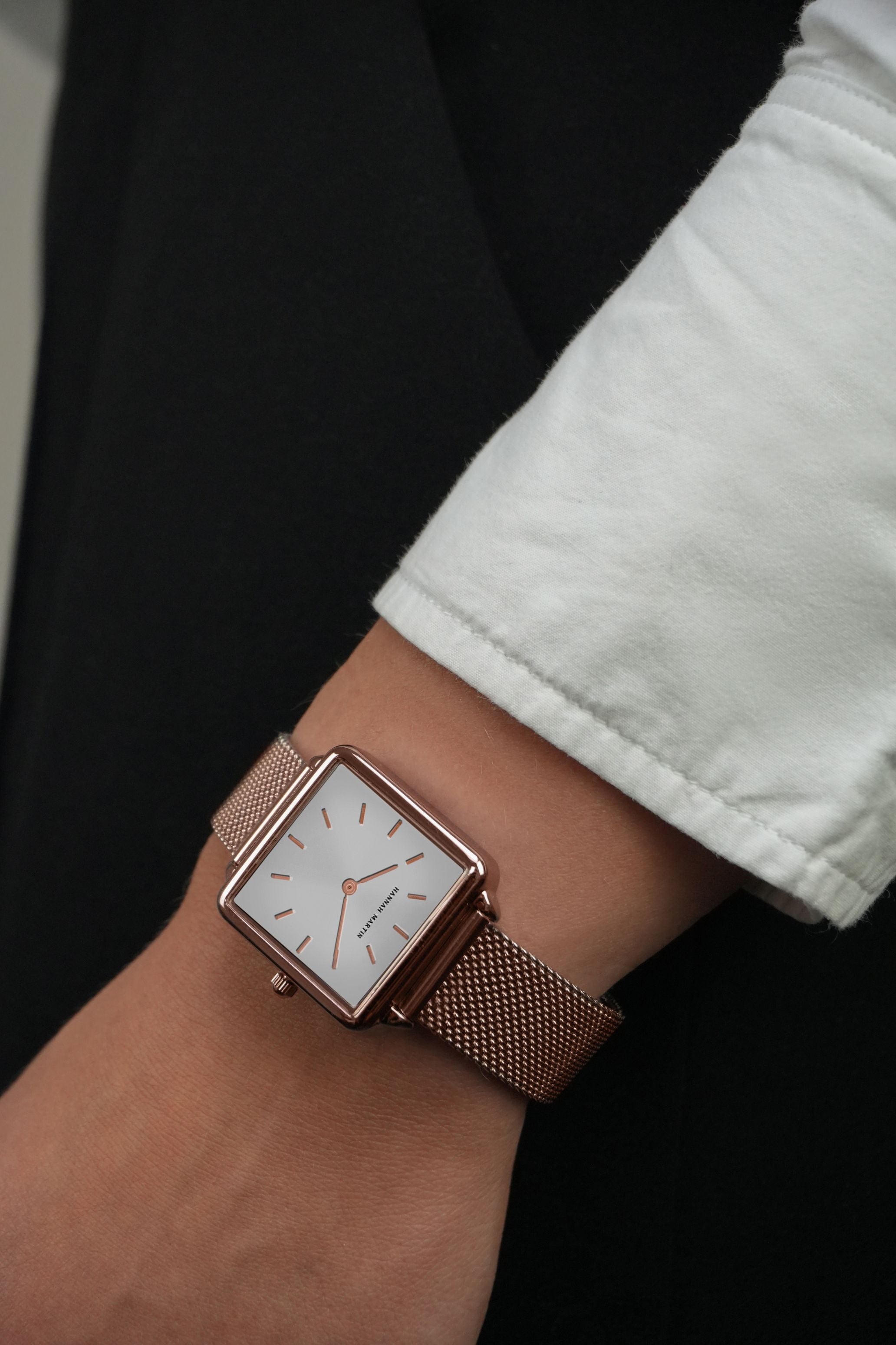 Elegant Rose Gold Square Watch with Mesh Band for a Chic Look
