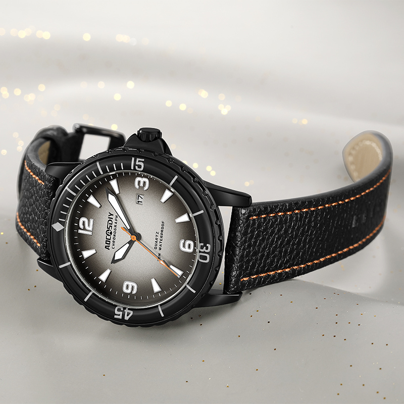 Elegant Casual Watch with Sophisticated Leather Strap