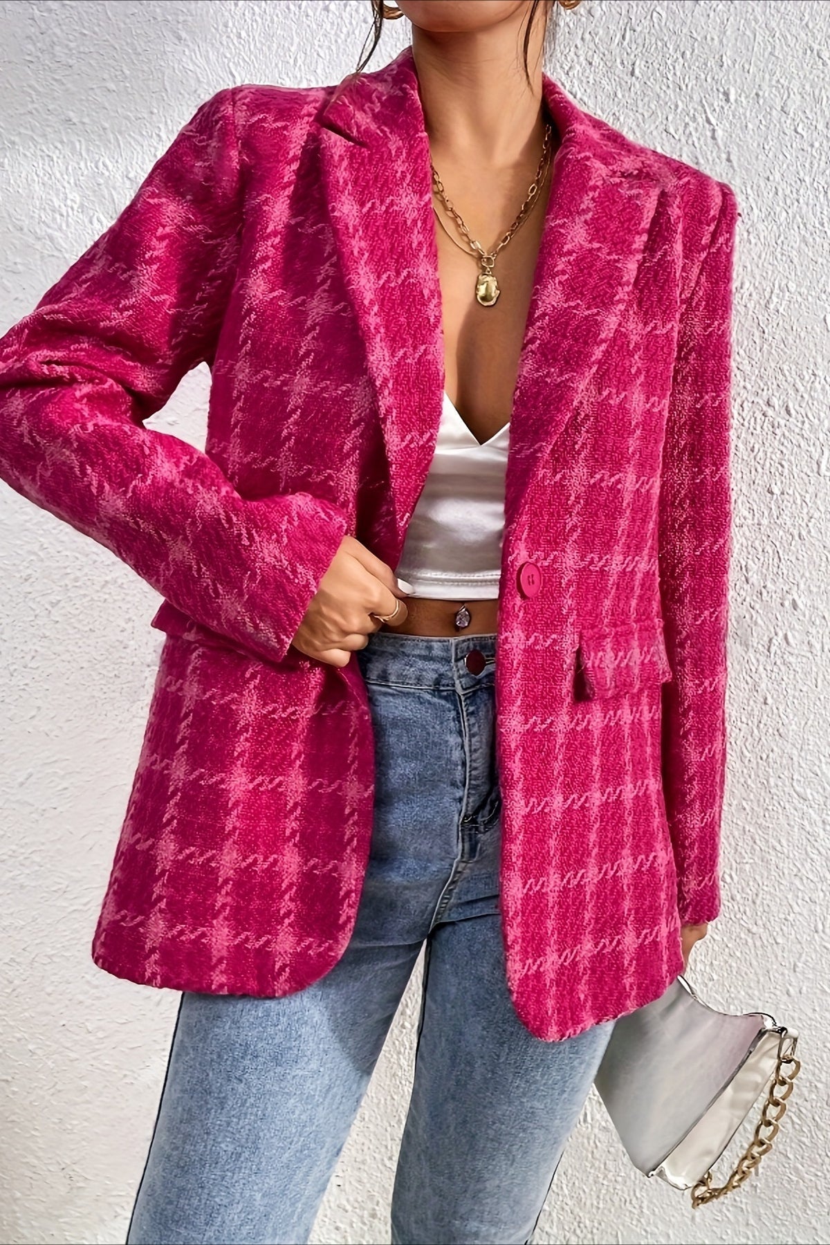 Elegant Red Tartan Blazer for a Chic and Sophisticated Style