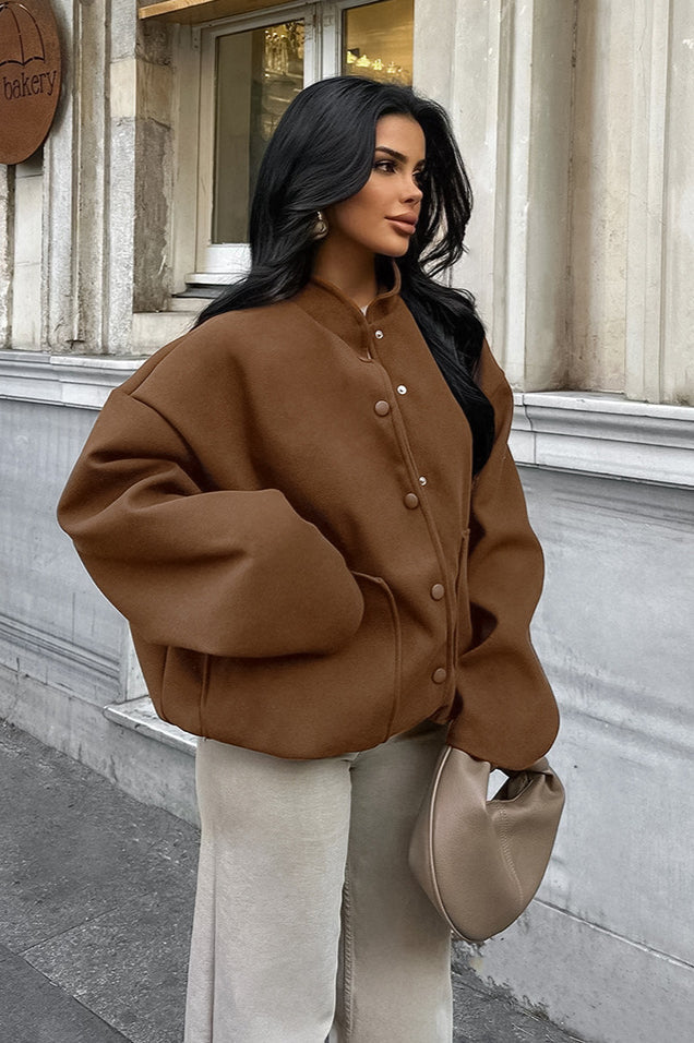 Thick brown wool coat with elastic hem for a warm and comfortable style