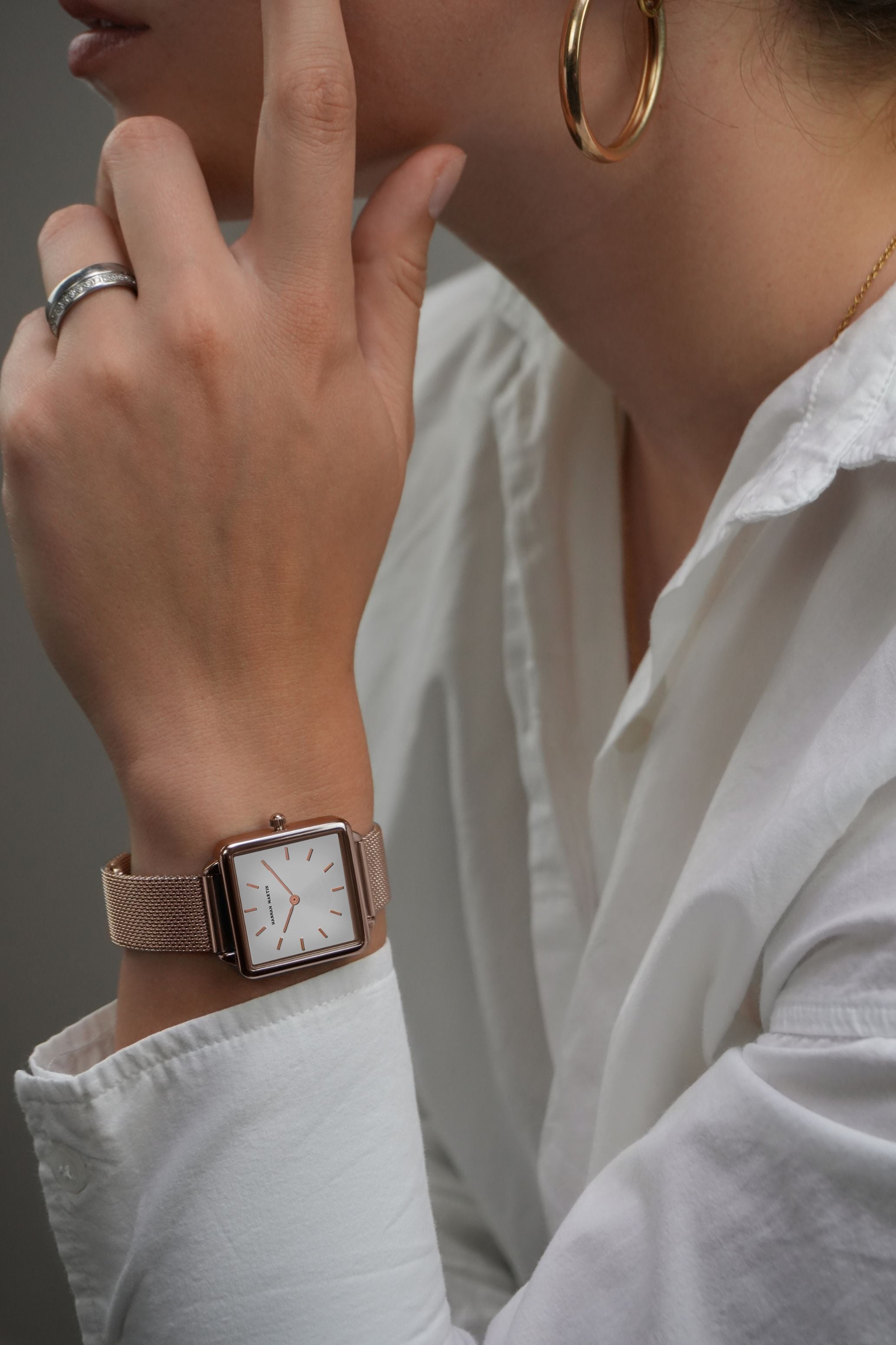 Elegant Rose Gold Square Watch with Mesh Band for a Chic Look