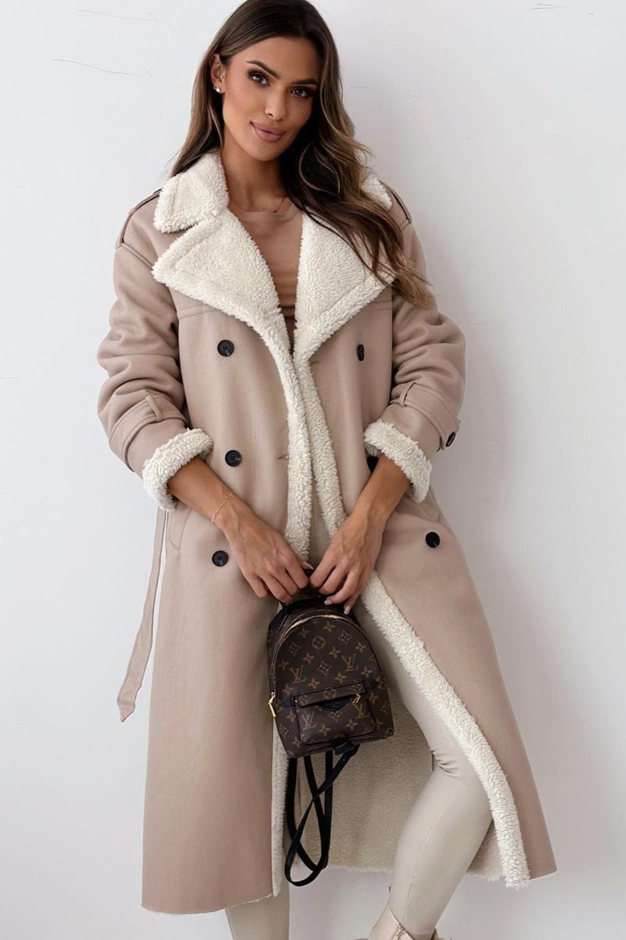 Reversible fleece jacket with stand-up collar for a versatile and warm style