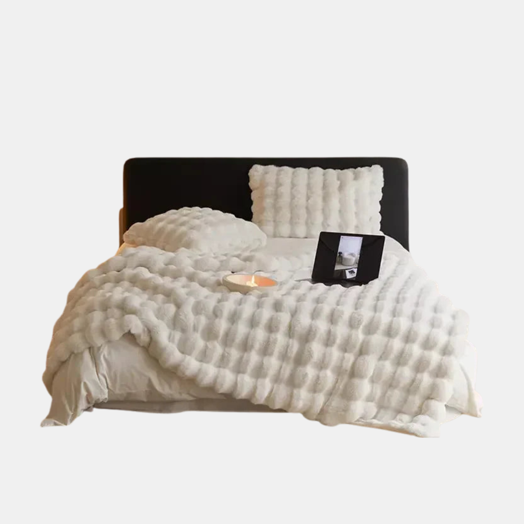 Ultimate Comfort: Soft Fleece Blanket for Cozying Up in Bed and on the Couch, Ideal All Year Round