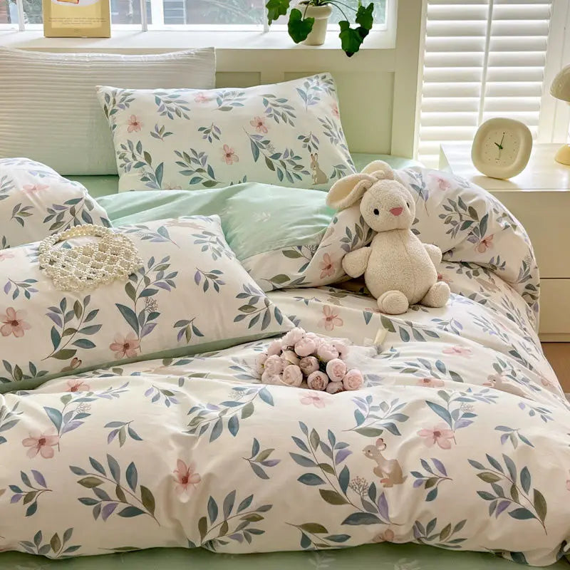 Romantic Pink Flower Bedding Set - Soft Polyester Duvet Cover and Pillowcases for a Cozy Bedroom