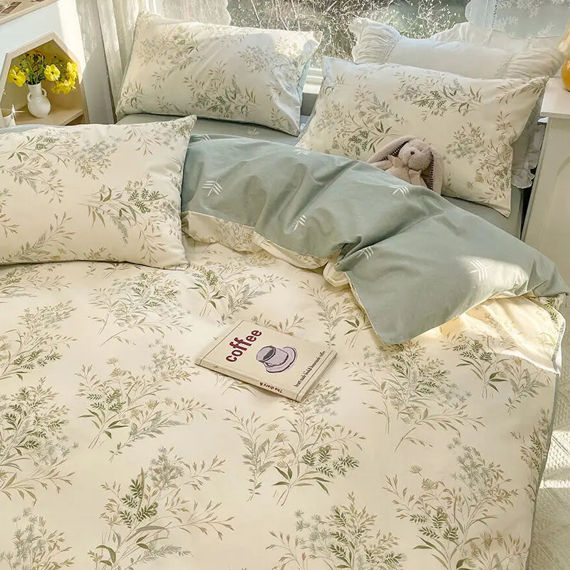 Romantic Pink Flower Bedding Set - Soft Polyester Duvet Cover and Pillowcases for a Cozy Bedroom