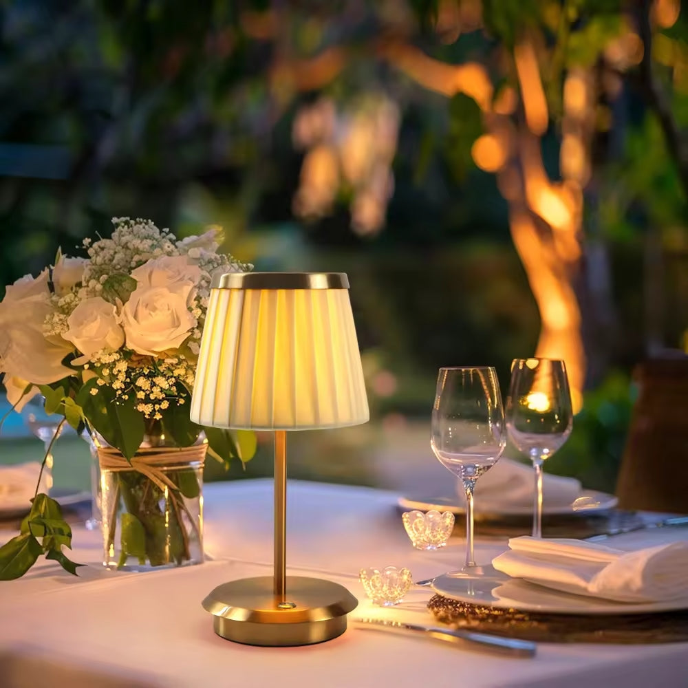 Elegant Table Lamp in Classic Style