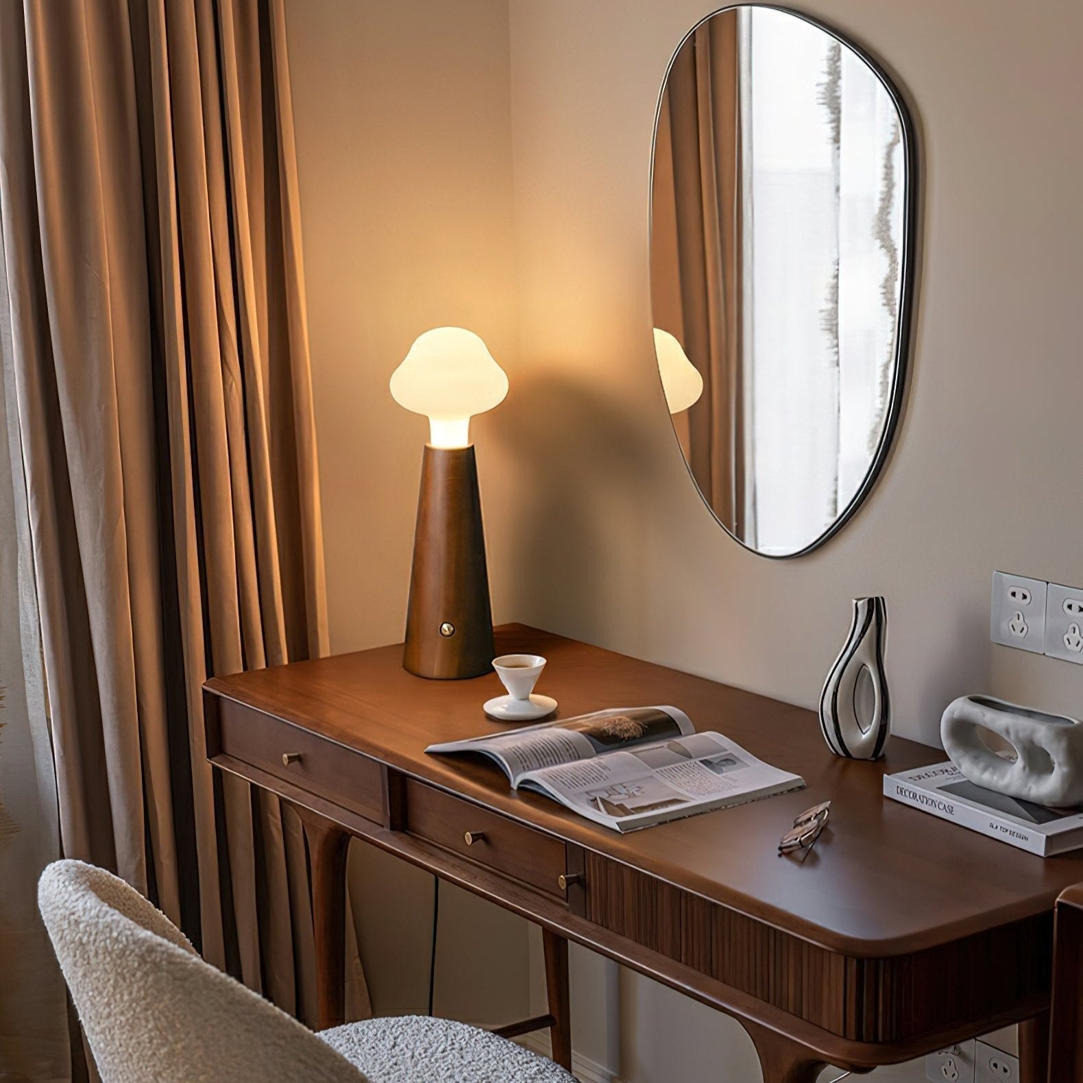 Stylish Cloudlet table lamp for a cozy ambiance