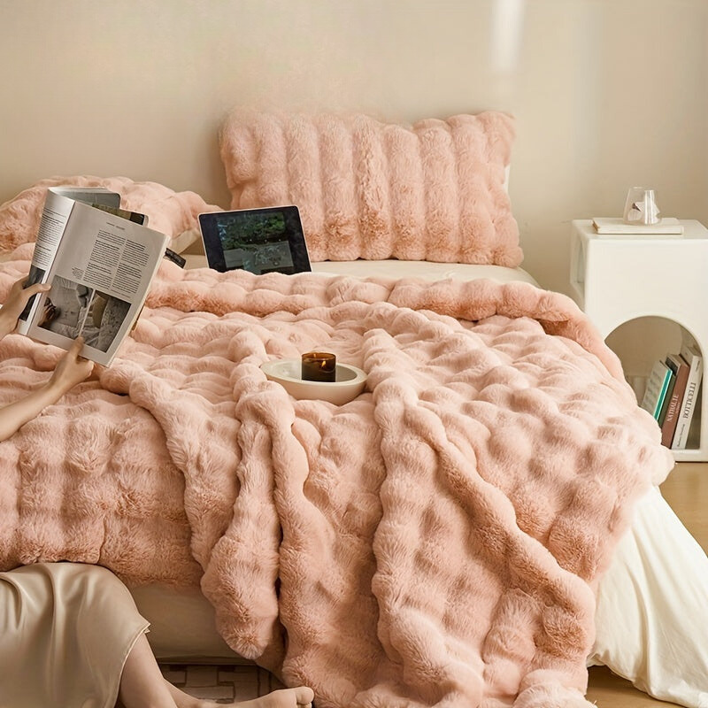 Luxury Soft Beige Fleece Blankets - Warm Thick Plush Living Room and Bedroom Throw