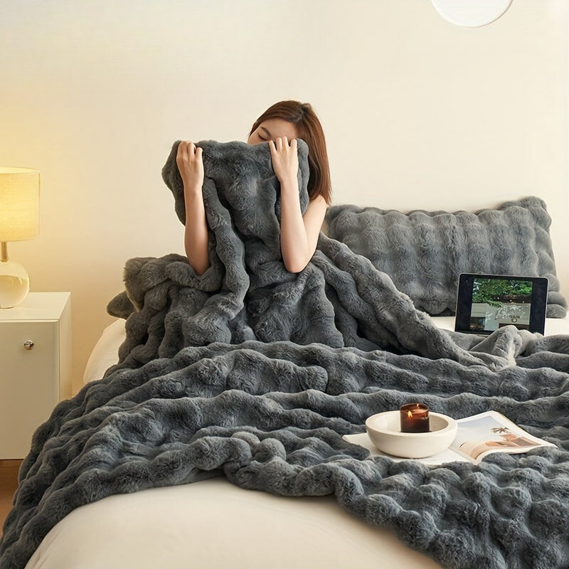 Luxury Soft Beige Fleece Blankets - Warm Thick Plush Living Room and Bedroom Throw