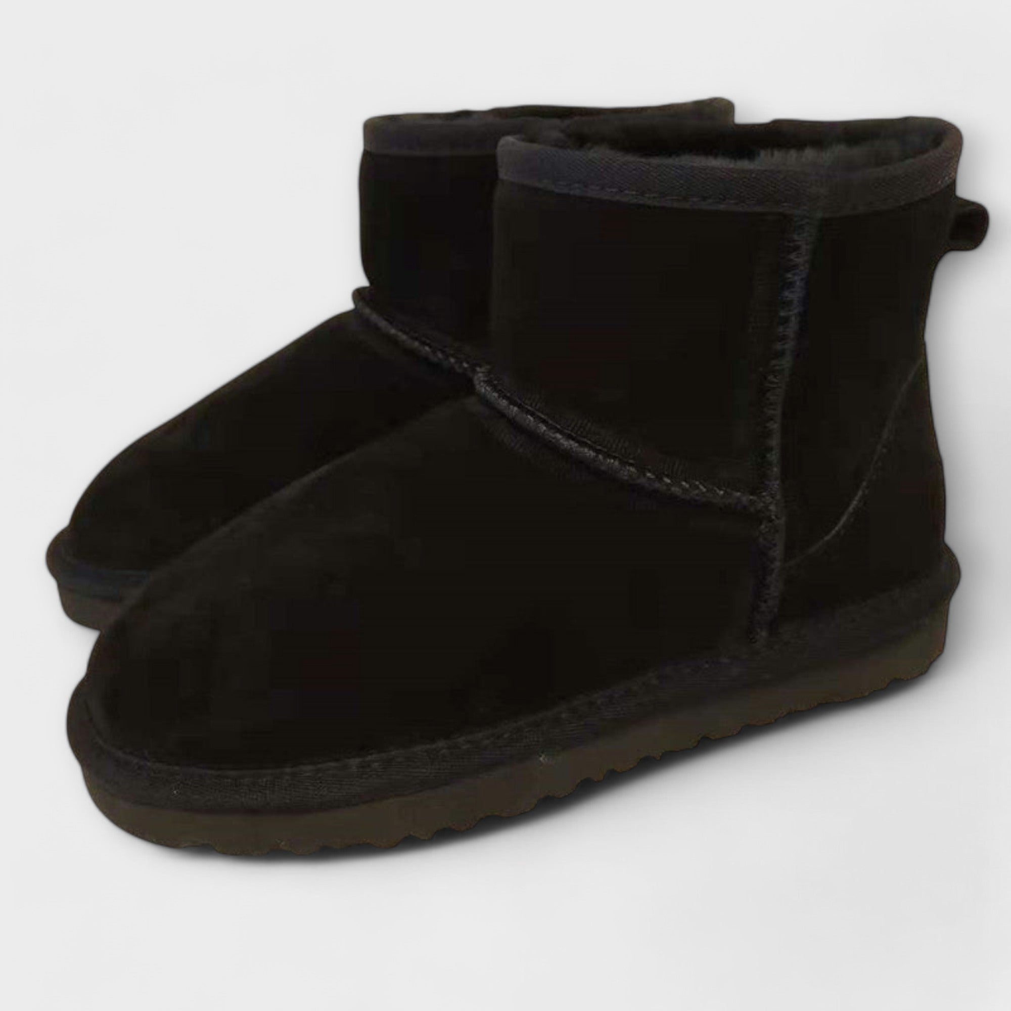 Ankle-high insulated winter boots for optimal comfort