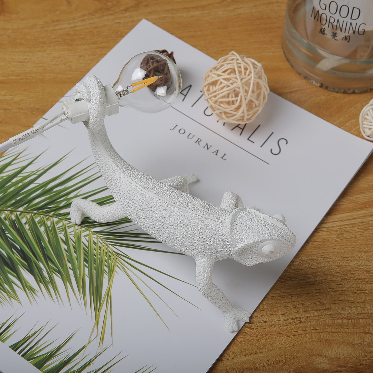 Modern Animal Resin Lizard Table Lamp for Stylish Room Decor