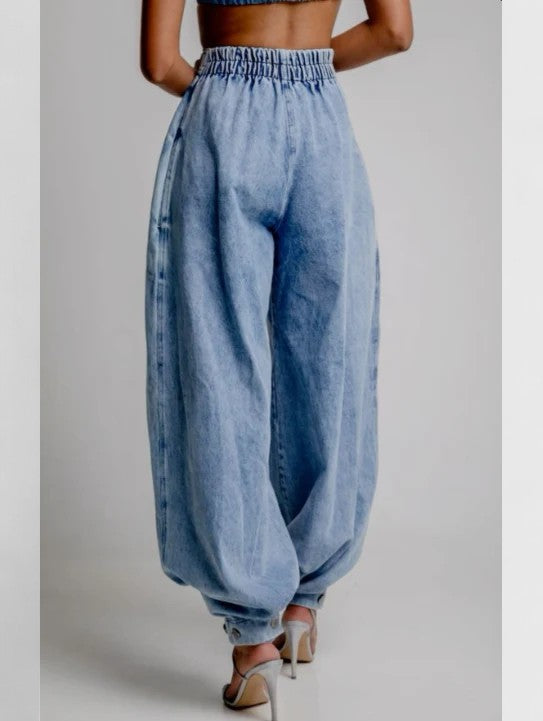 Jeans: Effortlessly Stylish and All-Day Comfort