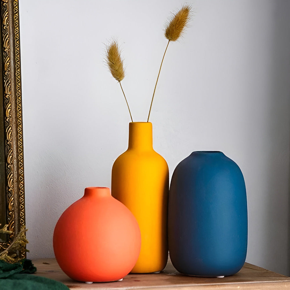 Astraelle - Elegant Scandinavian Ceramic Vase in Minimalist Style for a Modern Atmosphere