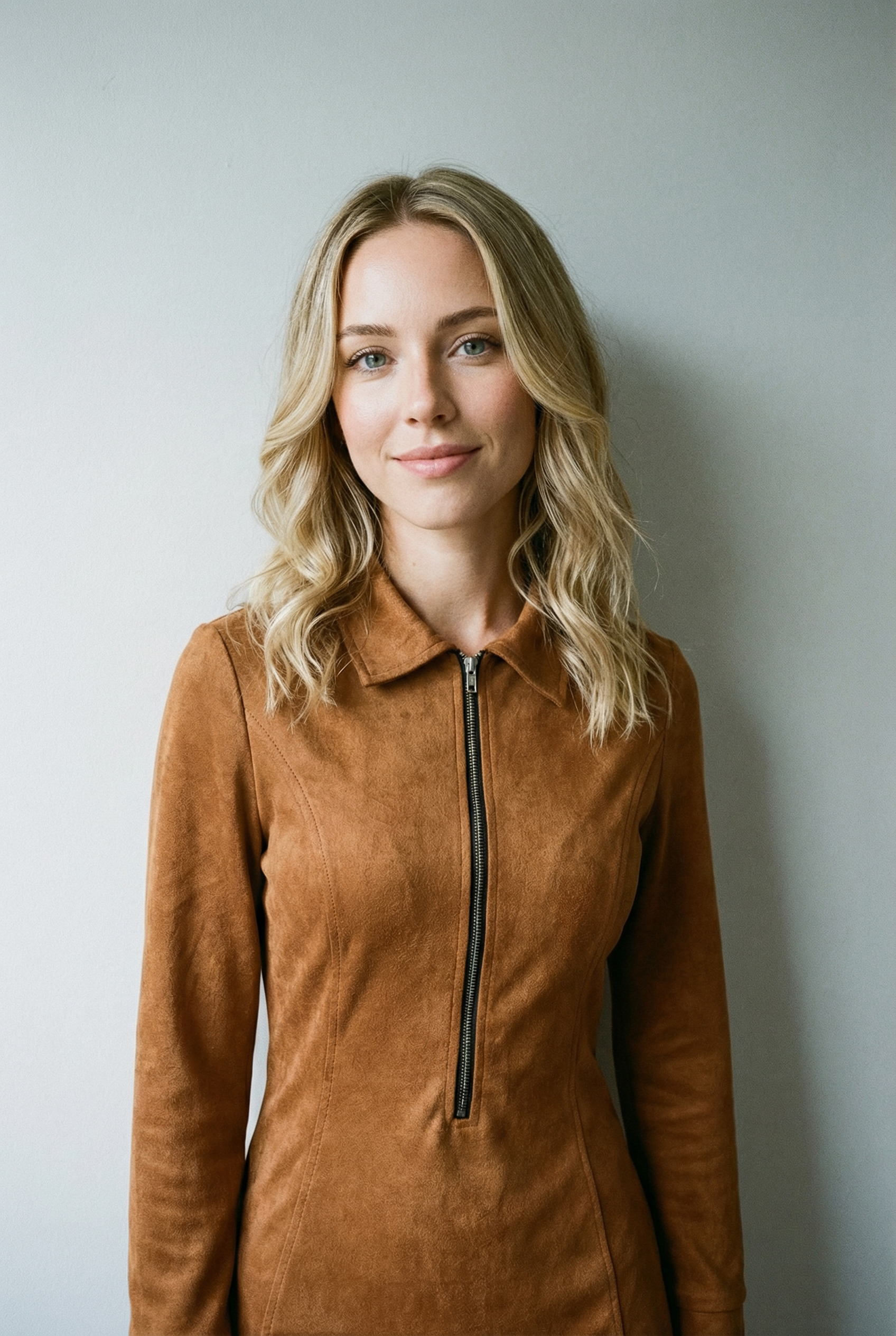 Suede midi dress with long sleeves and irregular fringes