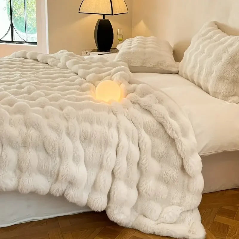 Luxurious Winter Blanket for Bed and Sofa – Reversible Soft Faux Fur for Ultimate Comfort