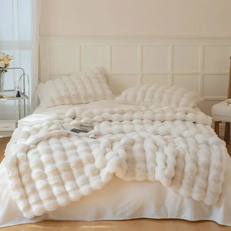 Luxurious Winter Blanket for Bed and Sofa – Reversible Soft Faux Fur for Ultimate Comfort