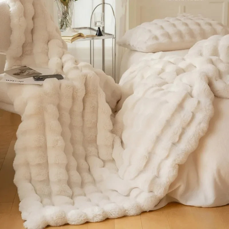 Luxurious Winter Blanket for Bed and Sofa – Reversible Soft Faux Fur for Ultimate Comfort