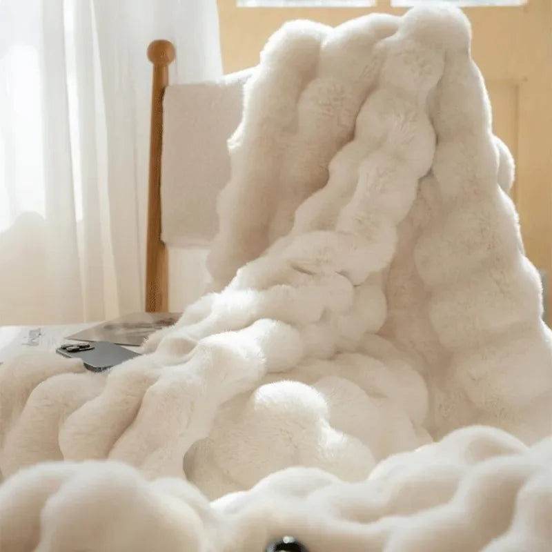 Luxurious Winter Blanket for Bed and Sofa – Reversible Soft Faux Fur for Ultimate Comfort