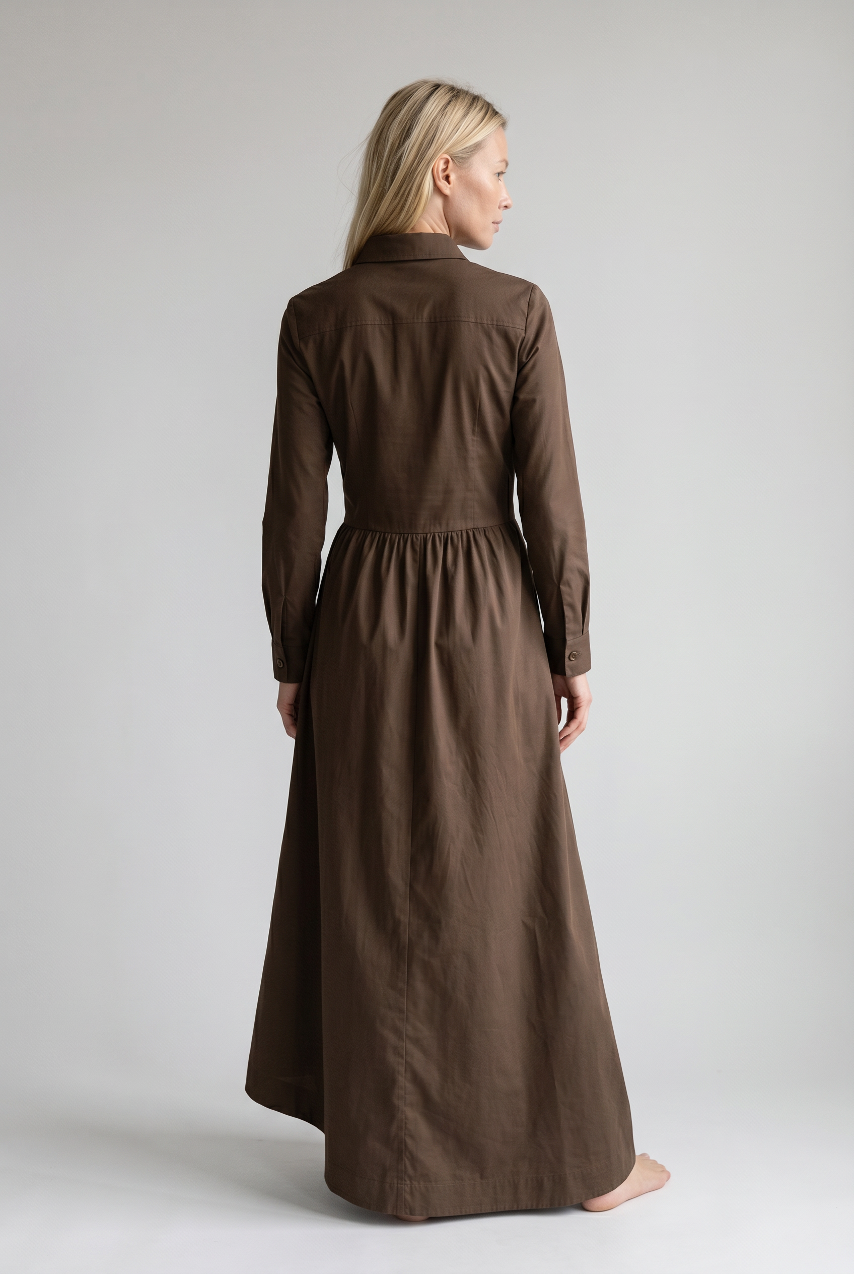 Long Vintage Button-Down Dress for an Elegant and Timeless Style