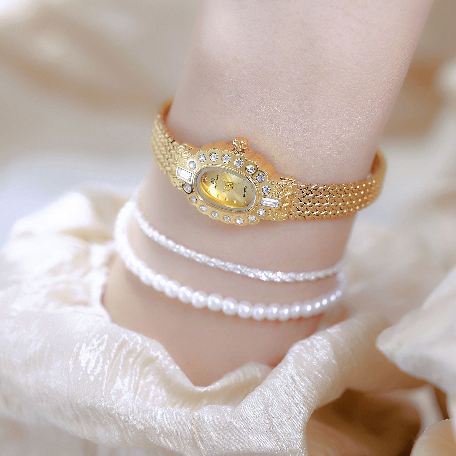 Elegant Wheat Pattern Women's Watch - A Chic and Sophisticated Style