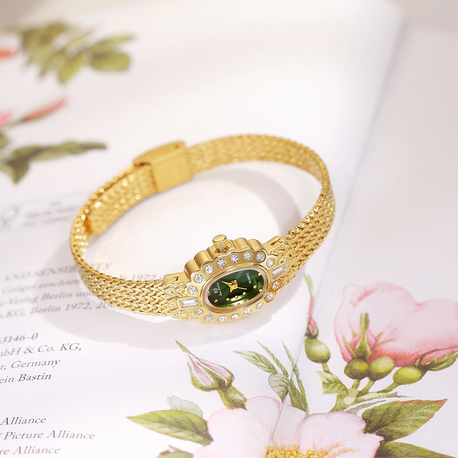 Elegant Wheat Pattern Women's Watch - A Chic and Sophisticated Style