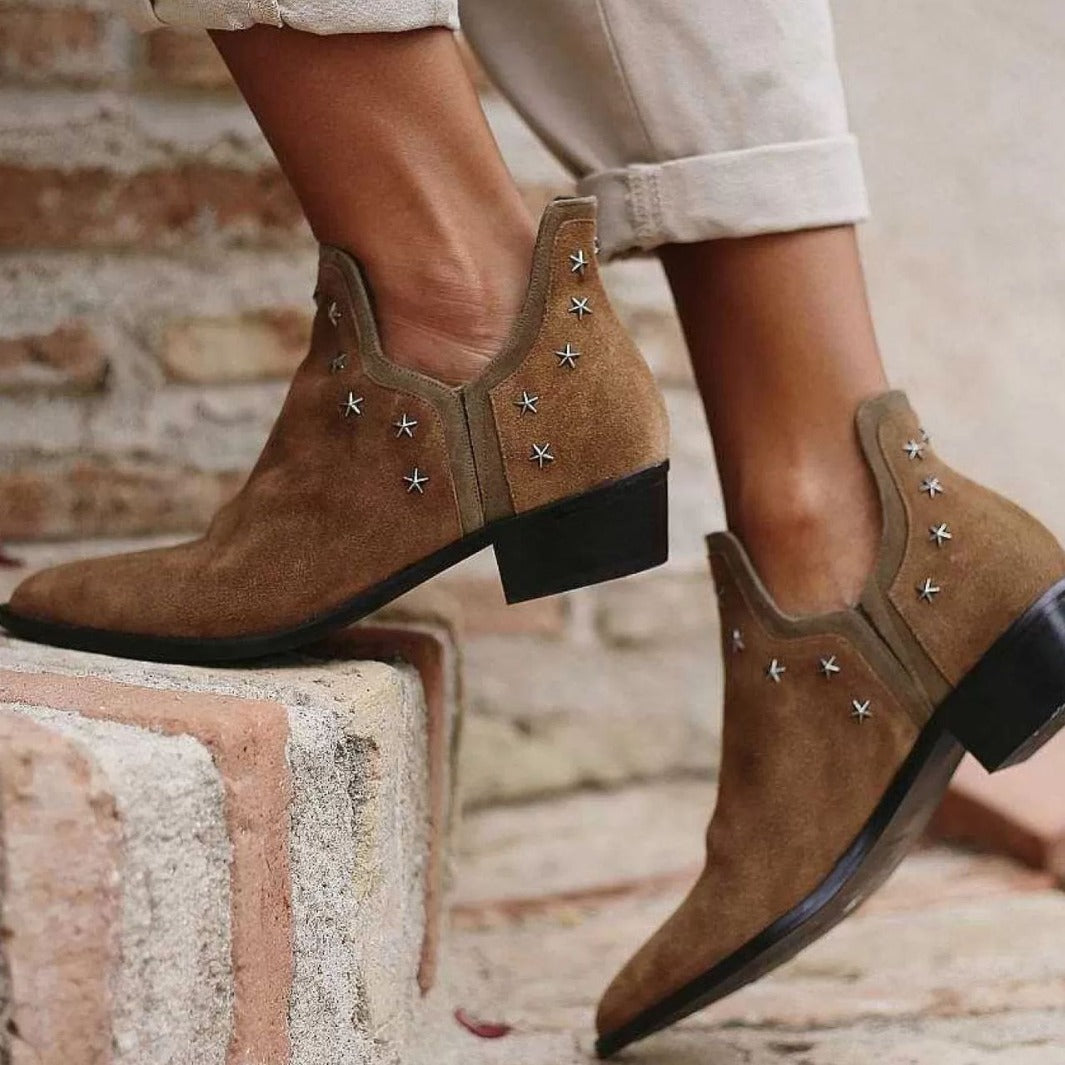 Glamorous Western Style Boots with Eye-Catching Stud Embellishments